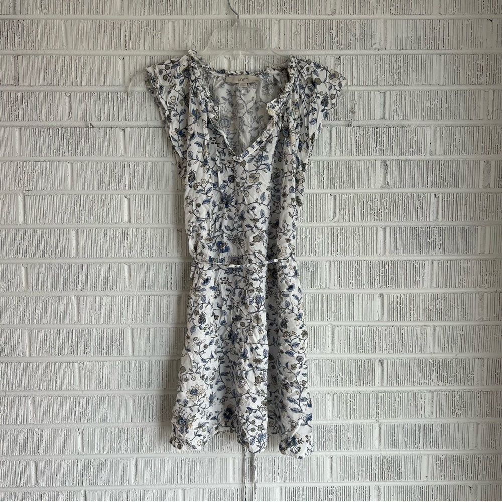 LOFT | White Floral Lightweight Dress Keyhole Cap Sleeves